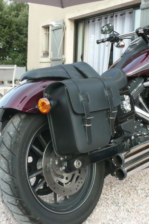 Sacoche Myleatherbikes Harley Dyna Street Bob_167